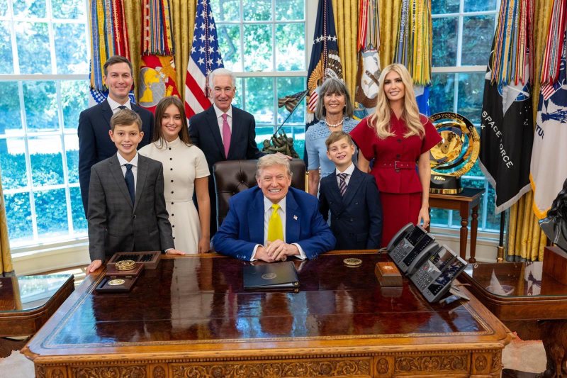 Krushku i Donald Trump betohet si ambasador i ri në Francë Krushku i Donald Trump betohet si ambasador i ri në Francë