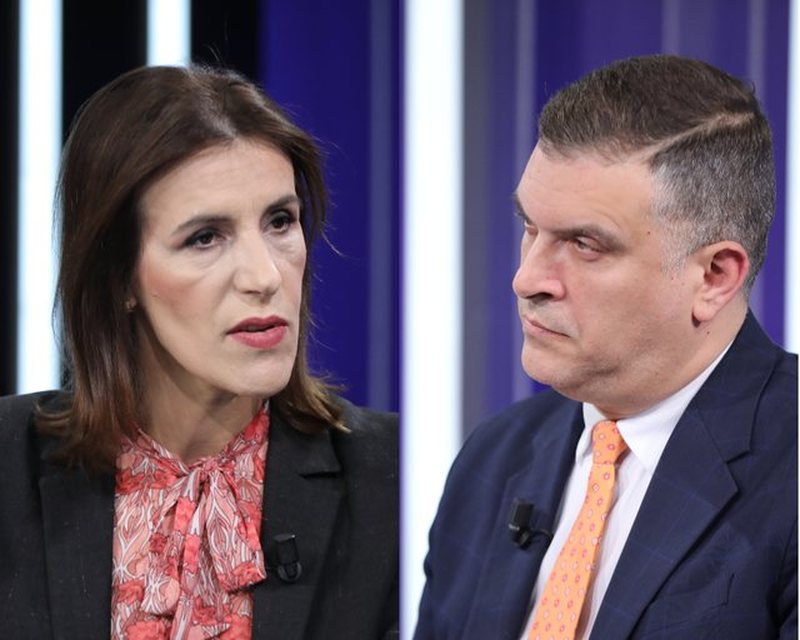 Blushi i Metës akuzon Klodiana Lalën: Turp! Sajove atentatin ndaj familjes, të merrje azil në Angli! Blushi i Metës akuzon Klodiana Lalën: Turp! Sajove atentatin ndaj familjes, të merrje azil në Angli!