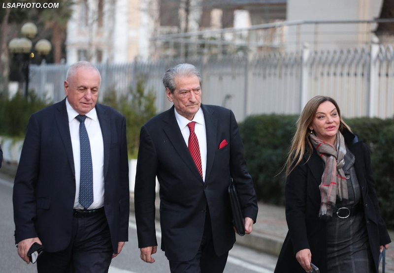 Tritan Shehu “zbulon” komplotin ndaj Berishës Tritan Shehu “zbulon” komplotin ndaj Berishës