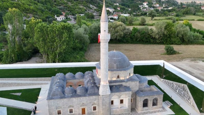 Hapet Xhamia e Plumbit në Shkodër! E renditur si një nga më të bukurat në botë, u rikonstruktua pas përmbytjeve Hapet Xhamia e Plumbit në Shkodër! E renditur si një nga më të bukurat në botë, u rikonstruktua pas përmbytjeve
