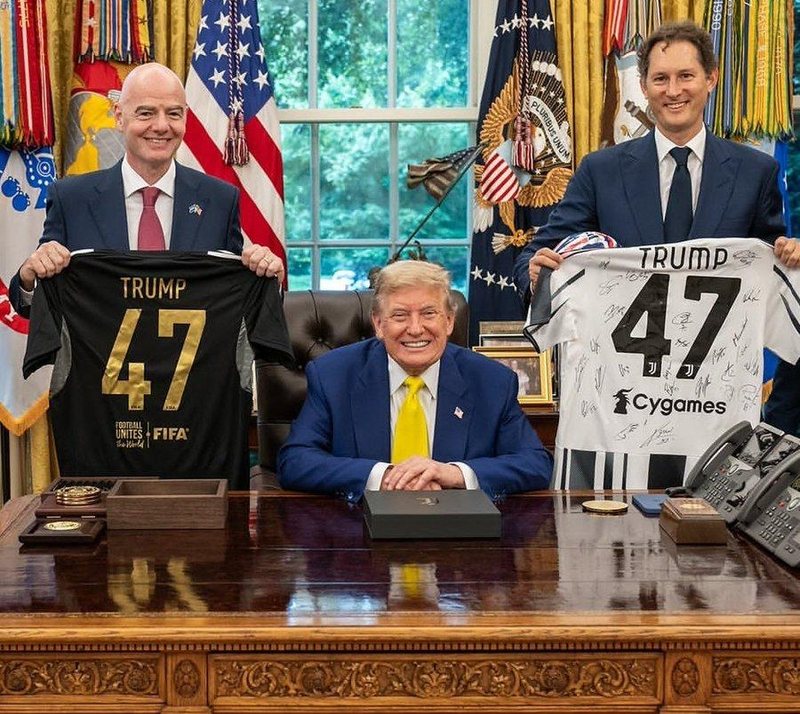 Futbollisti amerikan i Juves pas takimit me Trump: U habita, foli për Iranin dhe politikë… unë jam për të luajtur futboll! Futbollisti amerikan i Juves pas takimit me Trump: U habita, foli për Iranin dhe politikë… unë jam për të luajtur futboll!