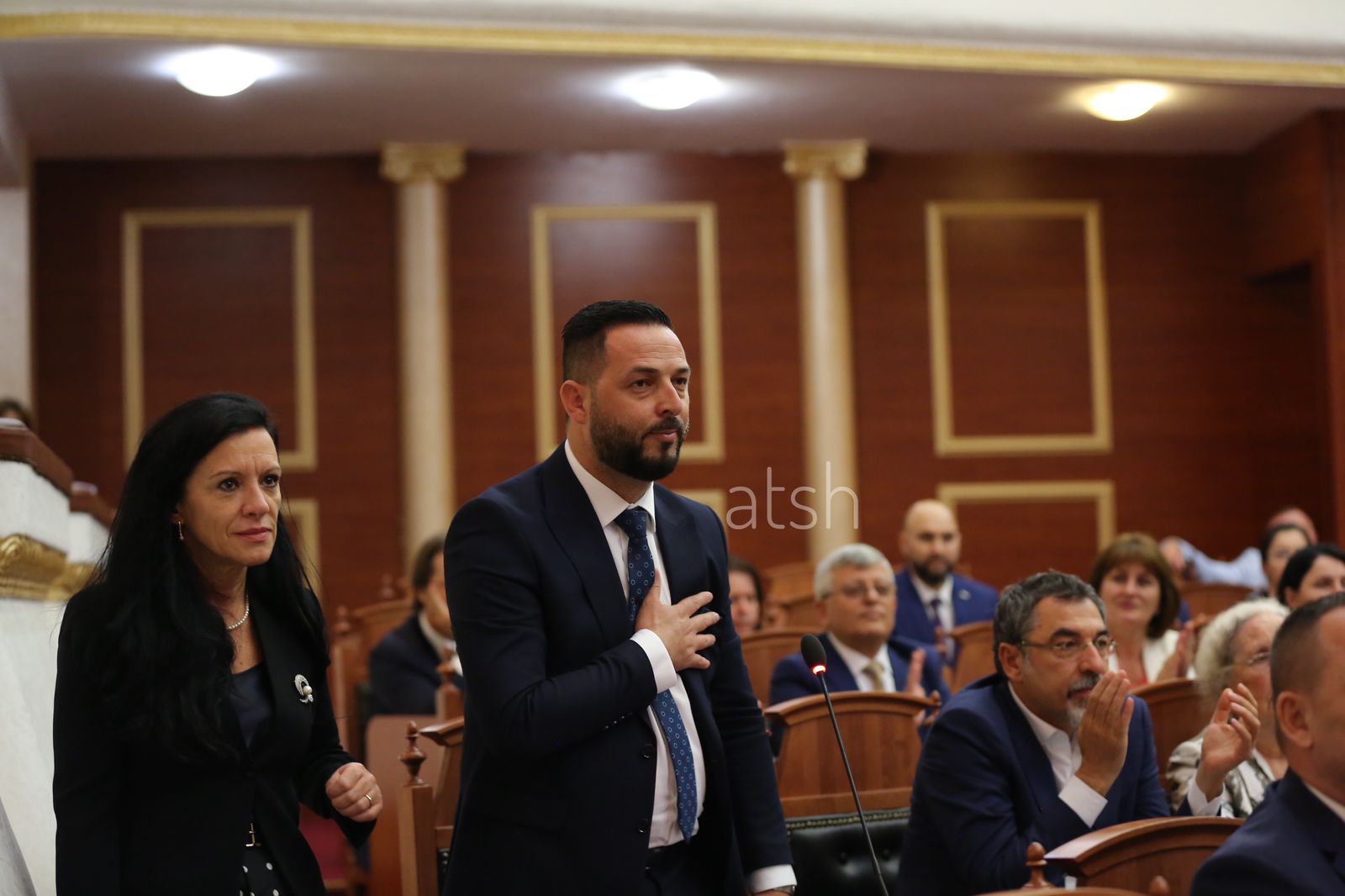 Përse tremben kaq shumë nga ky djalë? Qytetari durrsak nxjerr bllof Jeta është Qejf dhe i akuzon për gjobaxhi Përse tremben kaq shumë nga ky djalë? Qytetari durrsak nxjerr bllof Jeta është Qejf dhe i akuzon për gjobaxhi