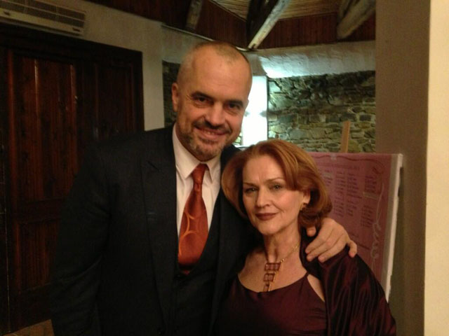 VIDEO/ “Zyshe shyqyr që të kemi”! Rama batuta me senatorët e PS: Shqetësohuni ditën kur do mungojë Gramozi…atëherë s’do jem as unë VIDEO/ “Zyshe shyqyr që të kemi”! Rama batuta me senatorët e PS: Shqetësohuni ditën kur do mungojë Gramozi…atëherë s’do jem as unë