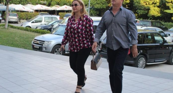 Mongolia dhe Bregu i Fildishtë anulojnë zgjedhjet në Shqipëri dhe caktojnë qeveri teknike, Muli dhe Albana festojnë fitoren Mongolia dhe Bregu i Fildishtë anulojnë zgjedhjet në Shqipëri dhe caktojnë qeveri teknike, Muli dhe Albana festojnë fitoren