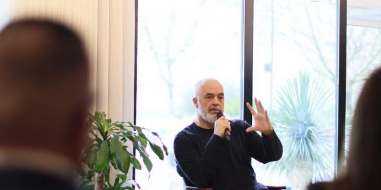 “Pse u kujtuat tani për aksionet”? Rama u përgjigjet kritikëve