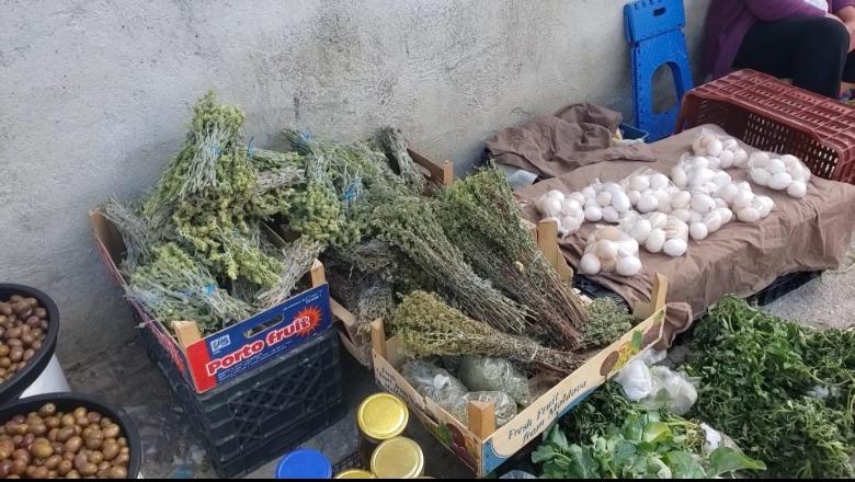 Aksionet si një rrumpalle e re me inspektor Muçat idiot: “Etiketë nga mali” për prodhuesin e rigonit, “faturë nga deti” për peshkun e zënë Aksionet si një rrumpalle e re me inspektor Muçat idiot: “Etiketë nga mali” për prodhuesin e rigonit, “faturë nga deti” për peshkun e zënë