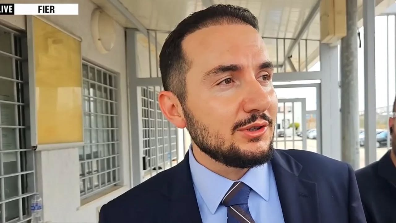 Muli xheloz për flokët e mbjellë të Salianjit Muli xheloz për flokët e mbjellë të Salianjit