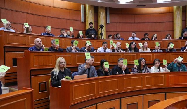 FAKTET perballë mashtrimeve të SPAK në dosjen Veliaj! Projektet kulturore në Bashkinë e Tiranës miratohen nga Këshilli Artistiko-Kulturor, i krijuar nga Këshilli Bashkiak, dhe jo nga kryetari i Bashkisë FAKTET perballë mashtrimeve të SPAK në dosjen Veliaj! Projektet kulturore në Bashkinë e Tiranës miratohen nga Këshilli Artistiko-Kulturor, i krijuar nga Këshilli Bashkiak, dhe jo nga kryetari i Bashkisë