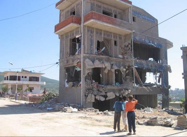 Disa sugjerime juridike dhe politike për ata që duan ta shpallin Thethin “Republikë të pavarur” Disa sugjerime juridike dhe politike për ata që duan ta shpallin Thethin “Republikë të pavarur”