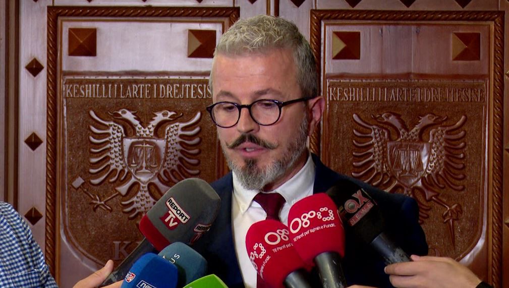 Një vendim, dy qëndrime: si u përjashtua Alfred Balla nga drejtësia Një vendim, dy qëndrime: si u përjashtua Alfred Balla nga drejtësia