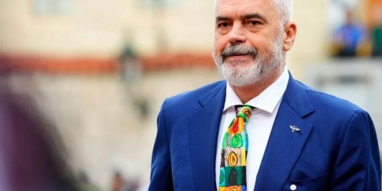 Edi Rama feston sot ditëlindjen! Jeta e njeriut që nga sporti dhe piktura ngjiti shkallët e karrierës në politikë