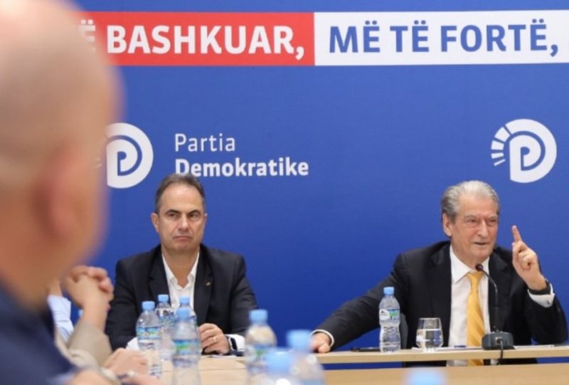 Luçi Boçi i shqetësuar: Rama po na josh dhe merr njerëzit tanë! Elitat dhe intelektualët po flenë gjumë, s’flasin si Berisha kundër Ramës Luçi Boçi i shqetësuar: Rama po na josh dhe merr njerëzit tanë! Elitat dhe intelektualët po flenë gjumë, s’flasin si Berisha kundër Ramës