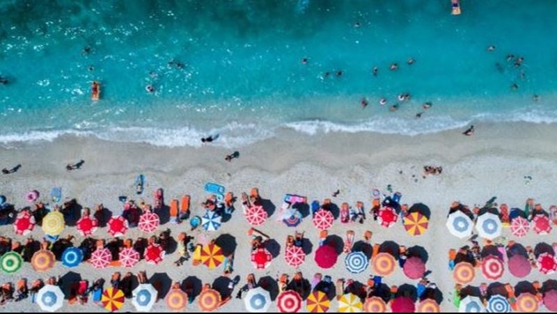 Plazhi, jo vetëm kënaqësi verore, por edhe një kurë natyrale për trupin dhe mendjen e njeriut!