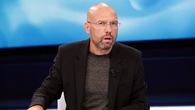 “Nuk ka korrupsion me llafe në një sallë gjyqi”! Manjani vijon debatin për Kodin Penal: Nuk shkon që hallexhiu të shpallet kriminel “Nuk ka korrupsion me llafe në një sallë gjyqi”! Manjani vijon debatin për Kodin Penal: Nuk shkon që hallexhiu të shpallet kriminel