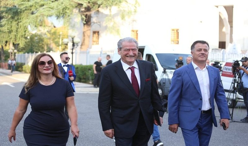 Skllevërit e Sali Berishës dhe pse nuk ka shpresë për PD Skllevërit e Sali Berishës dhe pse nuk ka shpresë për PD