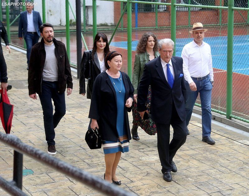 Kush më shpjegon nga PD, se si është pasuruar familja e Sali Berishës?