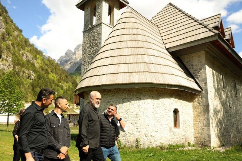 Konflikti në Theth dhe një episod nga libri për Oso Kukën