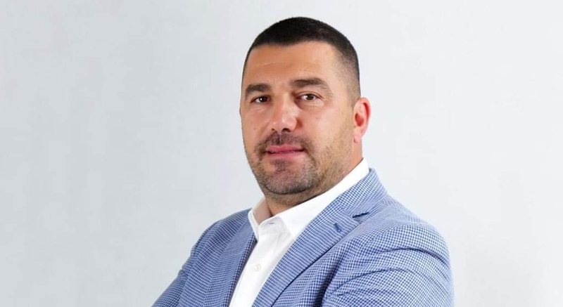 “Përplasja” me Ramën, kryebashkiaku i Konispolit: S’ka vend për frikë dhe nuk lëviz asnjë, nëse punon mirë. Faji është i drejtuesit, nëse vartësit e tij s’punojnë si duhet “Përplasja” me Ramën, kryebashkiaku i Konispolit: S’ka vend për frikë dhe nuk lëviz asnjë, nëse punon mirë. Faji është i drejtuesit, nëse vartësit e tij s’punojnë si duhet