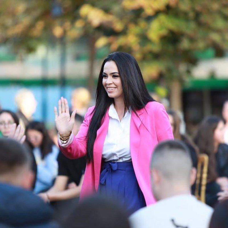 Abuzuan me rreth 40 milionë lekë, zbardhen emrat e zyrtarëve të Bashkisë Fier, 2 drejtorëve dhe sekretari! Mes tyre dhe ish-nënkryetarja e Bashkisë Abuzuan me rreth 40 milionë lekë, zbardhen emrat e zyrtarëve të Bashkisë Fier, 2 drejtorëve dhe sekretari! Mes tyre dhe ish-nënkryetarja e Bashkisë