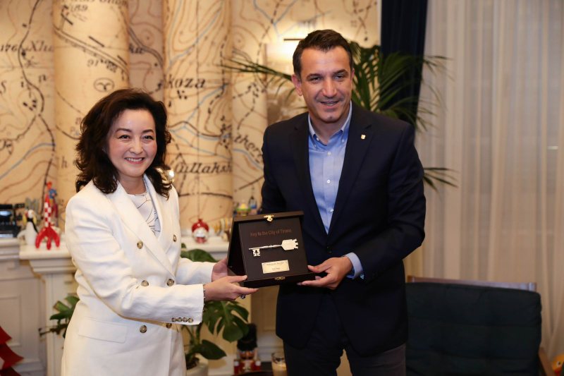 Nga rakia e Erionit, te “shkarkimi” i Yurit: Pse nuk ndalet formati “Babale”? Nga rakia e Erionit, te “shkarkimi” i Yurit: Pse nuk ndalet formati “Babale”?