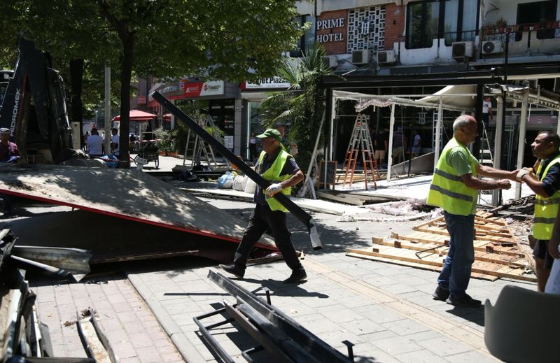 Vendimi i qeverisë! Ndalohet ndërtimi mbi rrugë, sheshe dhe parqe! Rregullat për transferimin e lejeve e projektet në zonat rurale
