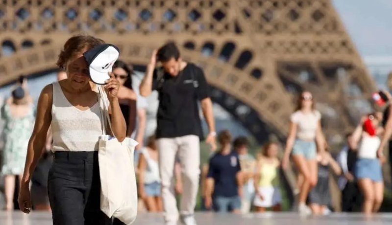 Evropa po digjet nga valët e të nxehtit! Çfarë është fenomeni i “kupolës termike” dhe pse konsiderohet një ‘vrasës i heshtur’? Evropa po digjet nga valët e të nxehtit! Çfarë është fenomeni i “kupolës termike” dhe pse konsiderohet një ‘vrasës i heshtur’?