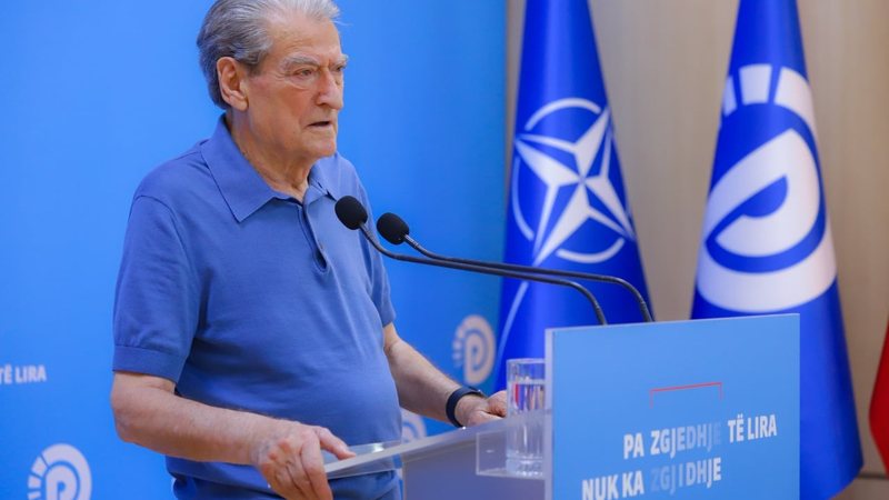 Berisha u tregon vendin të pakënaqurve brenda PD: Quajeni një herë farsë 11 Majin, pastaj flasim! Berisha u tregon vendin të pakënaqurve brenda PD: Quajeni një herë farsë 11 Majin, pastaj flasim!