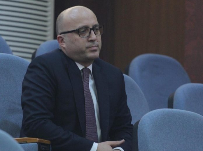 Fjalët e mëdha të Artur Metanit bien ndesh me realitetin! Kush gënjen Komisioni Europian apo Kreu i ILD-së