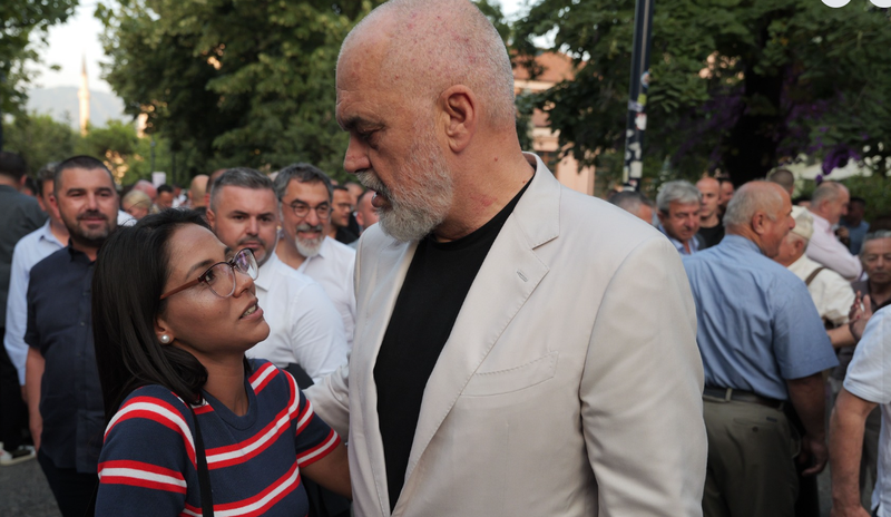 Rama emëron përfaqësuesen e komunitetit rom Ina Majkon zv.ministre të Shëndetësisë dhe Mbrojtjes Sociale Rama emëron përfaqësuesen e komunitetit rom Ina Majkon zv.ministre të Shëndetësisë dhe Mbrojtjes Sociale