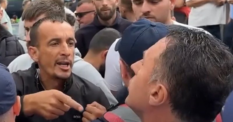 U shkarkua nga detyra, momenti kur protestuesi shpërthen ndaj shefit të komisariatit në Theth: Hajdut, ke marrë lekë! Ti respekton le*hin, jo ligjin U shkarkua nga detyra, momenti kur protestuesi shpërthen ndaj shefit të komisariatit në Theth: Hajdut, ke marrë lekë! Ti respekton le*hin, jo ligjin