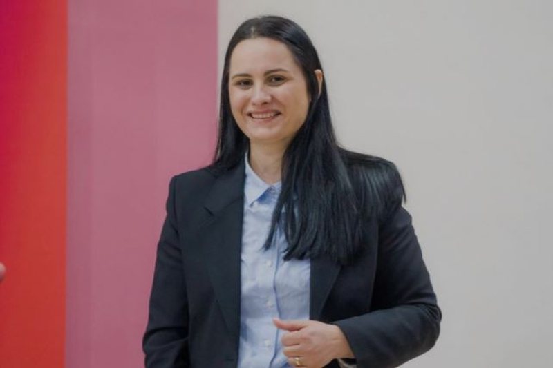 Fitoi mandatin pas rinumërimit, deputetja e Fierit ia lë mandatin Zegjine Çaushit