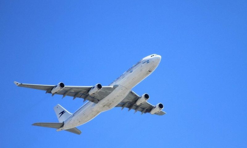 VIDEO/ “Hape derën” 23-vjeçari shqiptar sherr në ajër me asistenten e fluturimit, avioni bën ulje emergjente VIDEO/ “Hape derën” 23-vjeçari shqiptar sherr në ajër me asistenten e fluturimit, avioni bën ulje emergjente