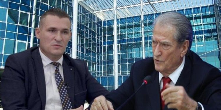 Stuhi sulmesh nga Berisha dhe Malltezi! Çfarë e frikëson Dumanin t’i marri të pandehur për shantazh, kërcënim, shpifje dhe intimidim ndaj tij dhe Irena Gjokës kur Veliajn e masakroi për një telefonatë Stuhi sulmesh nga Berisha dhe Malltezi! Çfarë e frikëson Dumanin t’i marri të pandehur për shantazh, kërcënim, shpifje dhe intimidim ndaj tij dhe Irena Gjokës kur Veliajn e masakroi për një telefonatë