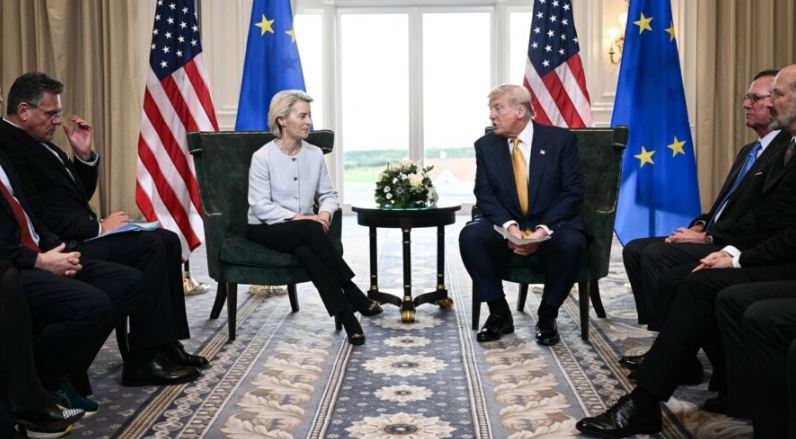 “Dorëzim” apo kompromis? BE-ja përballet me kritika pas marrëveshjes tregtare me SHBA-në