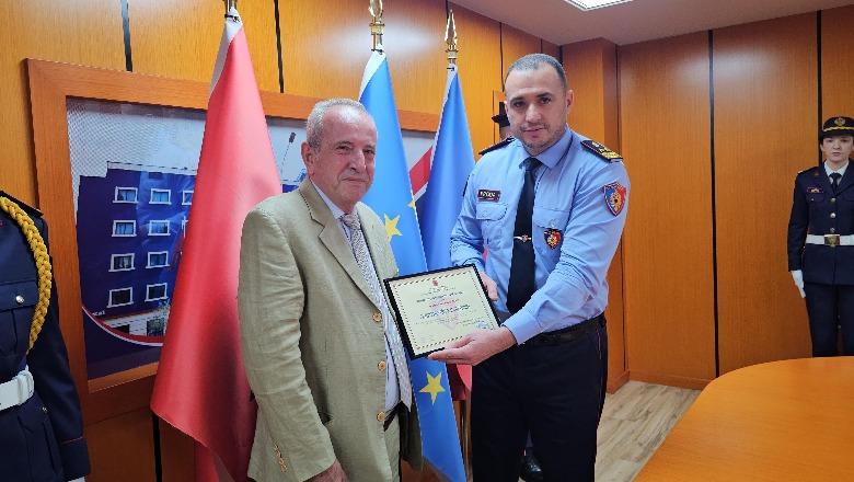 Shërbeu 44 vite në Polici: Proda i akordon “Certifikatën e Karrierës” Drejtuesit të Parë, Besnik Bakiut Shërbeu 44 vite në Polici: Proda i akordon “Certifikatën e Karrierës” Drejtuesit të Parë, Besnik Bakiut