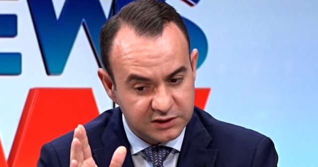 Në gjithë atë qyp me flori të Ramës me Sorosin, shkojnë e kapin një copë m*t Në gjithë atë qyp me flori të Ramës me Sorosin, shkojnë e kapin një copë m*t