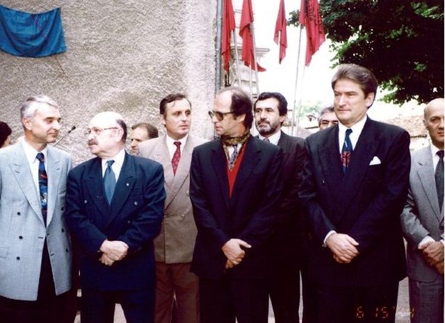 Përpjekja e Berishës për të fshehur konfliktin me Rugovën. Si përdori Demaçin dhe studentët në Prishtine kundër tij