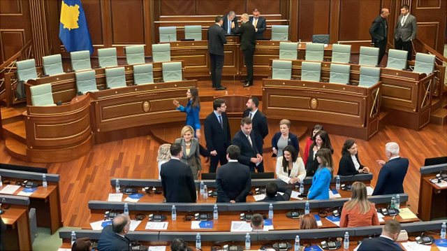 Gjykata Kushtetuese në Kosovë, zgjidh krizen ne Kuvend. Kryesuesi i seancave ka shkelur Kushtetutën, nje kandidate votohet vetem tre here Gjykata Kushtetuese në Kosovë, zgjidh krizen ne Kuvend. Kryesuesi i seancave ka shkelur Kushtetutën, nje kandidate votohet vetem tre here