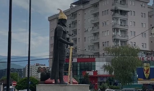 Në Prizren, ku shfaqen “dobiçët” antikombëtarë