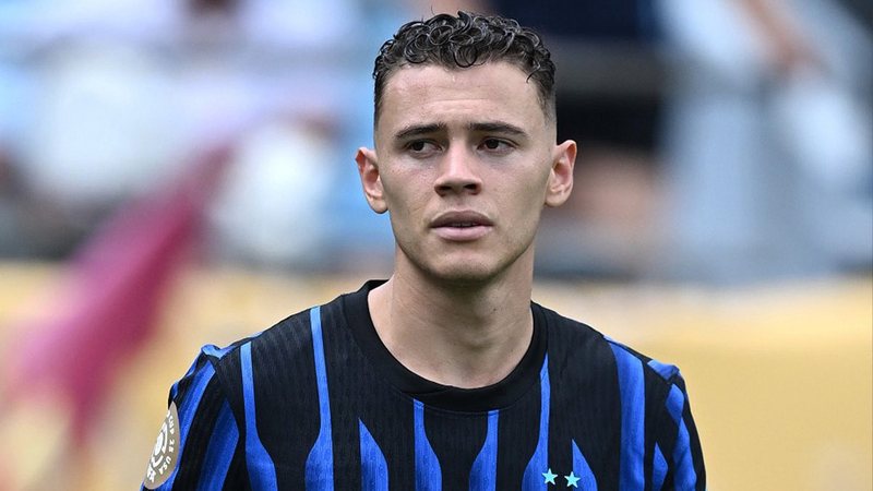 Një klub synon Asllanin, rregullorja e Serisë A ia ndalon të nënshkruajë me mesfushorin e Kombëtares Një klub synon Asllanin, rregullorja e Serisë A ia ndalon të nënshkruajë me mesfushorin e Kombëtares