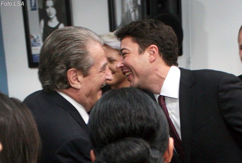 Deliron Evi Kokalari: Dosjen e Berishës dhe Shkëlzenit e kam dorëzuar në disa departamente?! Nuk i’u ndahem derisa të dorëzojnë vulën te unë dhe të largohen nga PD Deliron Evi Kokalari: Dosjen e Berishës dhe Shkëlzenit e kam dorëzuar në disa departamente?! Nuk i’u ndahem derisa të dorëzojnë vulën te unë dhe të largohen nga PD