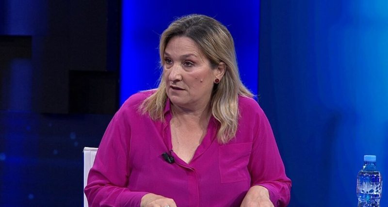 Flutura Açka: Mos qeshni me Adriatikun, por qani për veten tuaj. Do t’ju hanë edhe juve ngadalë….