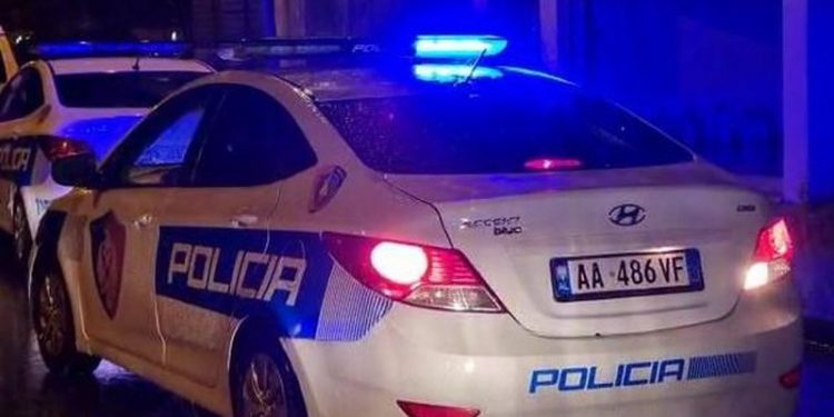 Shkëmbim zjarri mes policisë dhe grabitësve në autostradën Durrës-Tiranë! Plagoset një nga autorët, tjetri arrestohet