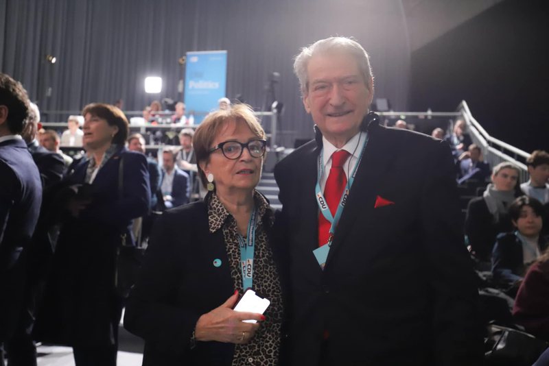 Kryetarja e plakave  gjerman të CDU -së, “Nafija e dybekut” të PD-së Doris Pack, krah plakut Sali, kur nuk e pyet asnjeri: Ka prova për zgjedhjet e falsifikuar i kam parë videot, ai duhet ta vazhdojë betejën në Parlament