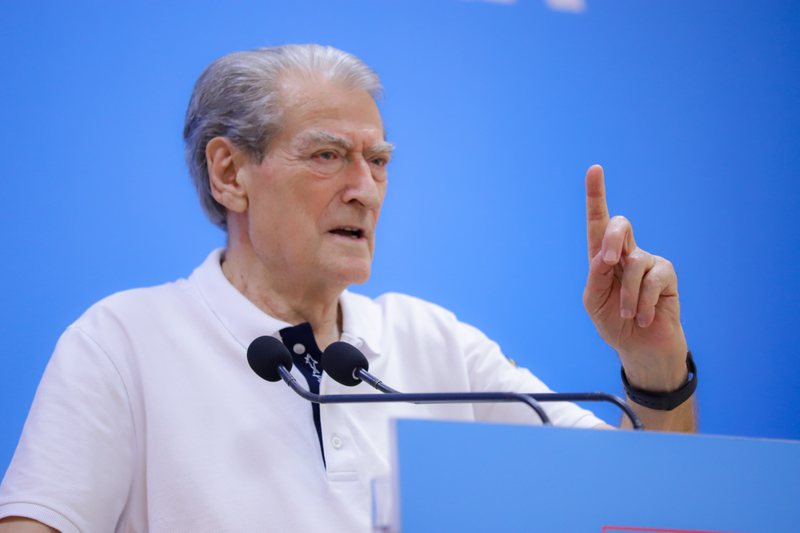 VIDEO/ “Rëndësi ka që është transparente, jo mafioze”/ Berisha shmang përgjigjen për lobimin në SHBA: “Nuk jam zëdhënës i kompanisë” VIDEO/ “Rëndësi ka që është transparente, jo mafioze”/ Berisha shmang përgjigjen për lobimin në SHBA: “Nuk jam zëdhënës i kompanisë”