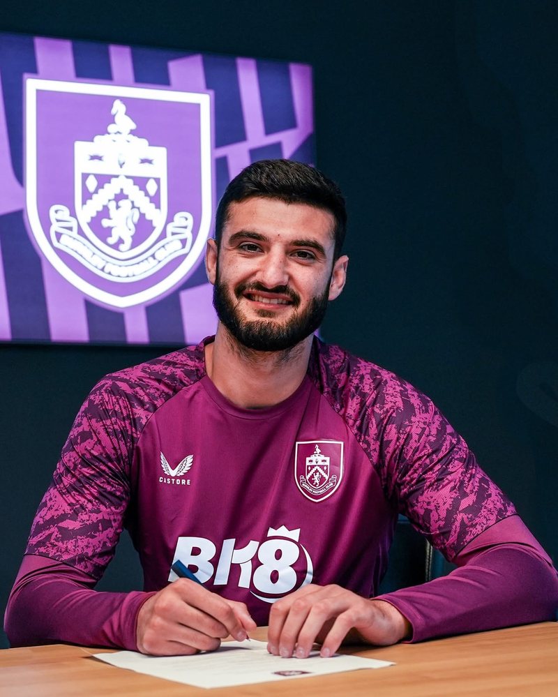 ZYRTARE/ Armando Broja prezantohet te Burnley!