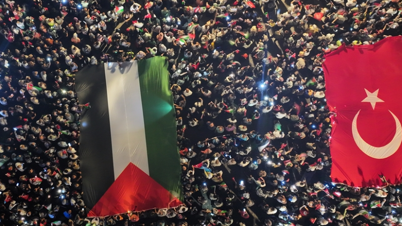 Mijëra qytetarë protestojnë në Tel Aviv kundër planit për të pushtuar Gazën Mijëra qytetarë protestojnë në Tel Aviv kundër planit për të pushtuar Gazën