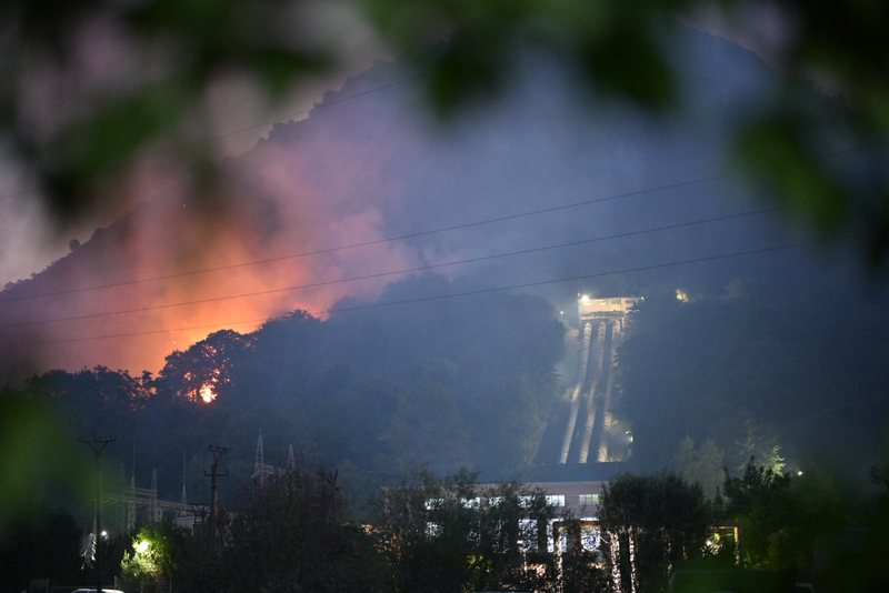 Situatë kritike nga zjarret në Finiq, Vengu: U rrezikua Hidrocentrali i Bistricës, ndërhyrje nga ajri Situatë kritike nga zjarret në Finiq, Vengu: U rrezikua Hidrocentrali i Bistricës, ndërhyrje nga ajri
