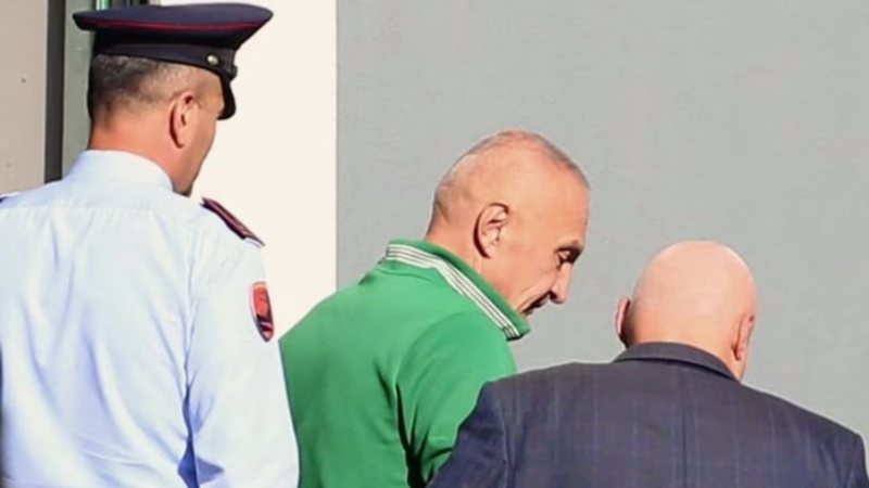 “Arrestimi i Metës nuk ishte dinjitoz” – Zbulohet raporti i Avokatit të Popullit për Policinë: Pati shkelje të të drejtave të njeriut gjatë ndalimit “Arrestimi i Metës nuk ishte dinjitoz” – Zbulohet raporti i Avokatit të Popullit për Policinë: Pati shkelje të të drejtave të njeriut gjatë ndalimit