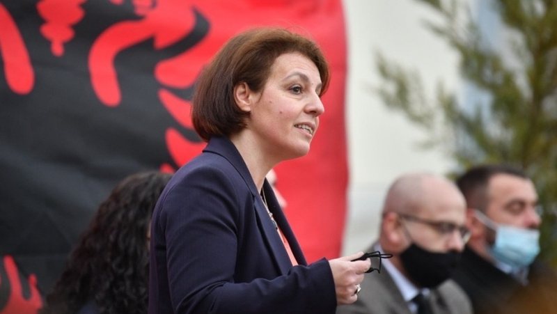 Vargjet që lindën për liri, varrosën Donikën